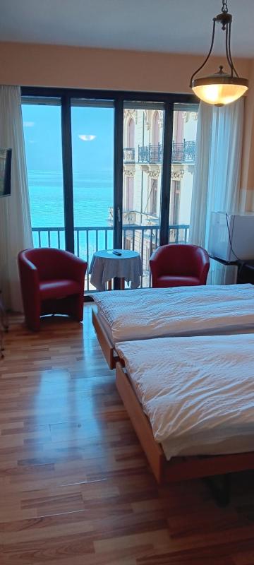 Standard Twin Room with Lake View image 1