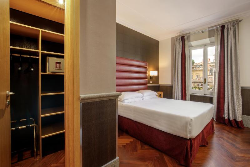 Deluxe Double or Twin Room image 2