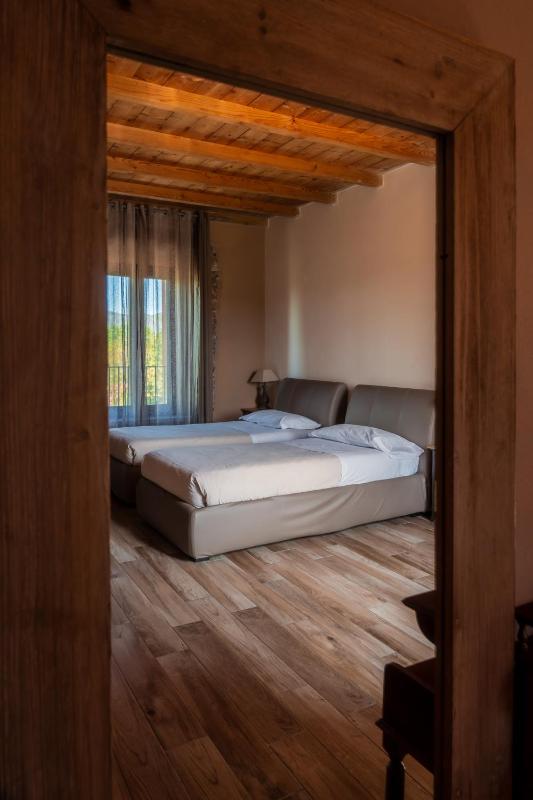 Twin Room with Garden View image 3