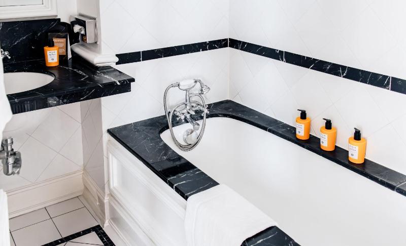 Deluxe Room Terrace Pool image 2