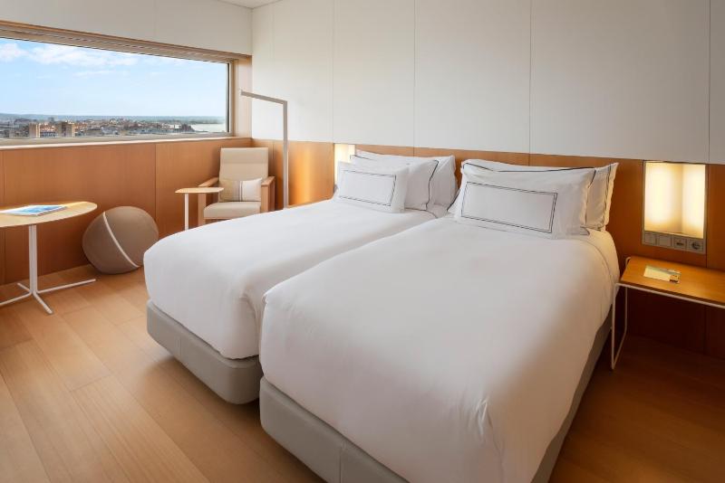 Double or Twin Room with Sea View - The Level image 3