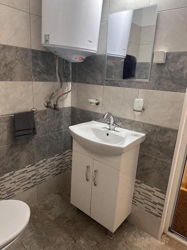 Economy Twin Room image 3