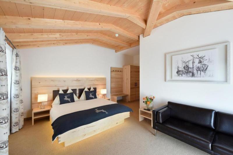 Deluxe Double Room with Balcony image 1