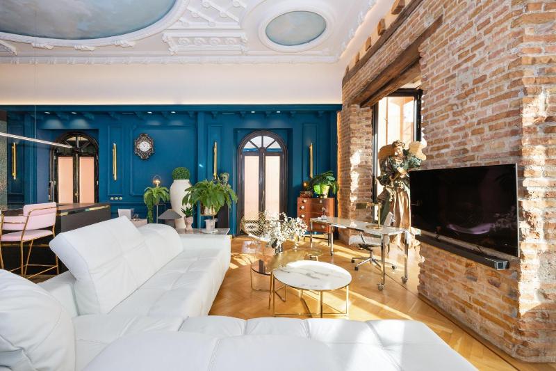 ChezmoiHomes Granada Gallery Loft - image 4