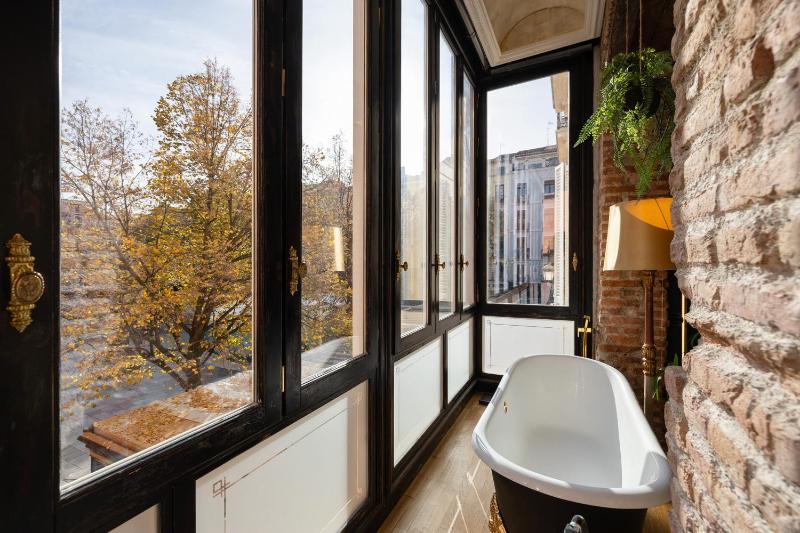 ChezmoiHomes Granada Gallery Loft - image 12