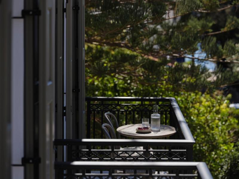 Double Room with Balcony image 2