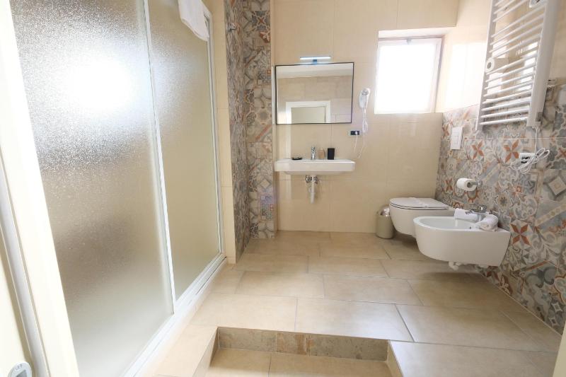 Deluxe Double Room image 4