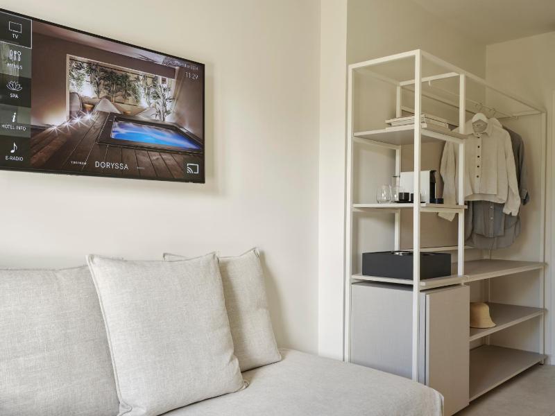 Executive Triple Room with Balcony image 4