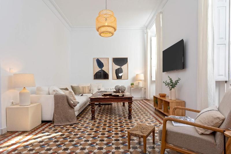 Three-Bedroom Deluxe Apartment image 1