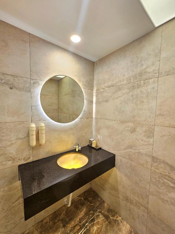 Twin Room - Free Spa Access image 4