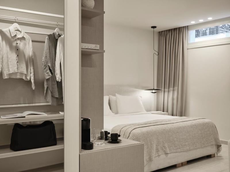 Basement Level Junior Suite with Window image 2