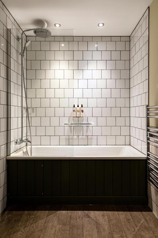 Deluxe Double or Twin Room image 2