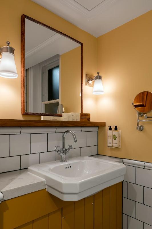 Luxury Suite image 1