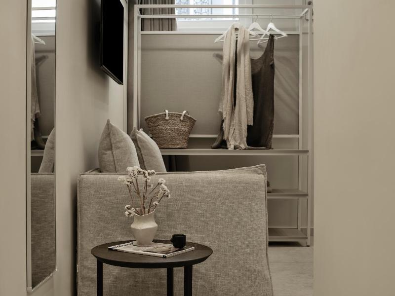 Basement Level Triple Room with Window image 1