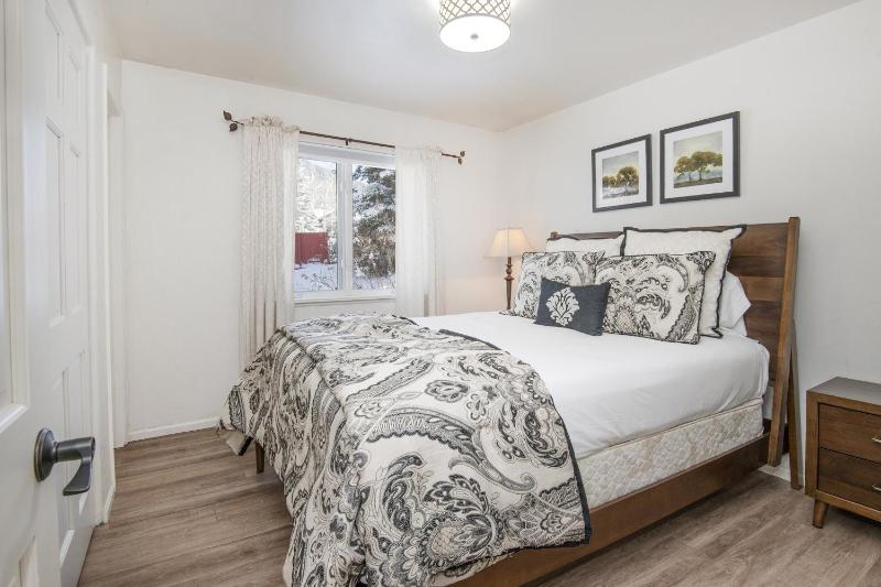 5025 Main Gore Place Condo - image 13