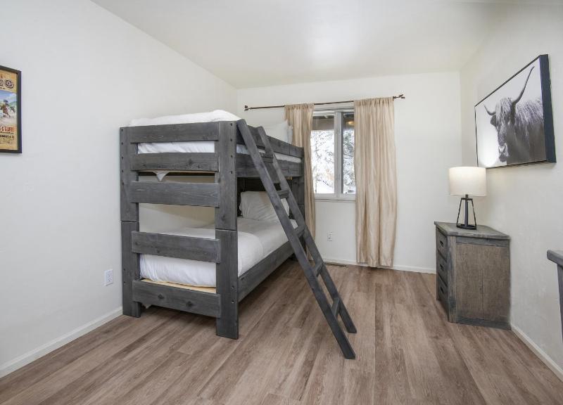 5025 Main Gore Place Condo - image 22