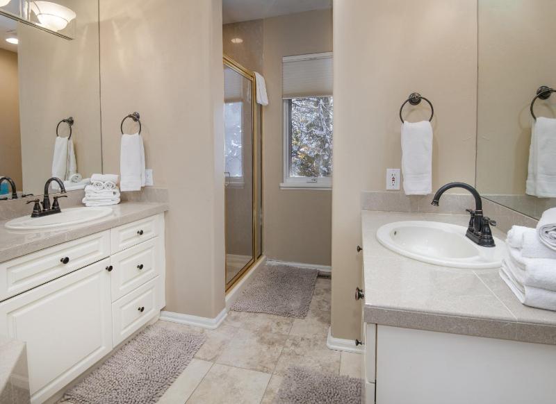 5025 Main Gore Place Condo - image 6