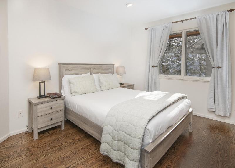 5025 Main Gore Place Condo - image 33