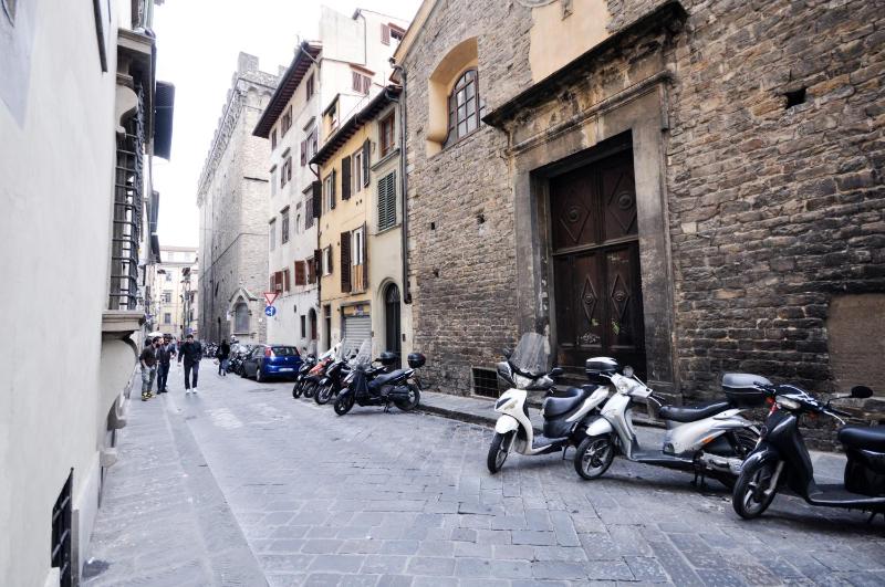 One-Bedroom Apartment image 4