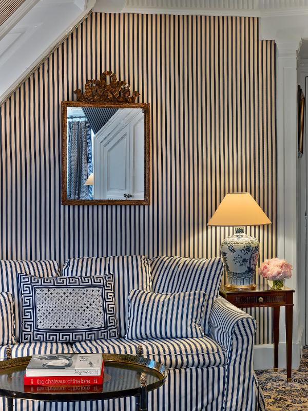 Queen Suite with Sofa Bed image 1