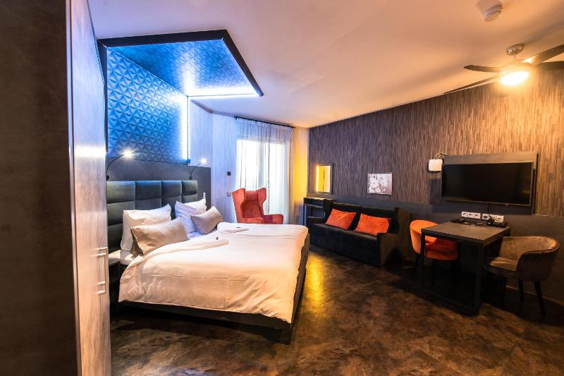 Deluxe Junior Suite image 3