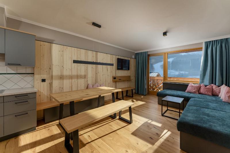 Superior Apartment with Balcony and Mountain View image 4