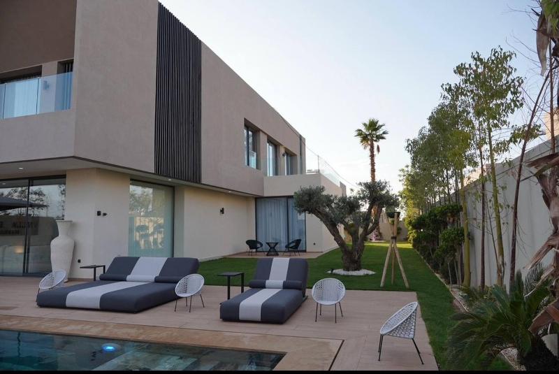 Marrakech Oasis Retreat - 5-Bedroom Villa with Private Pool - image 9