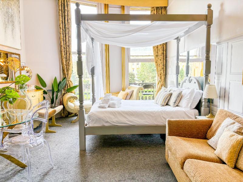 Presidential Suite image 2