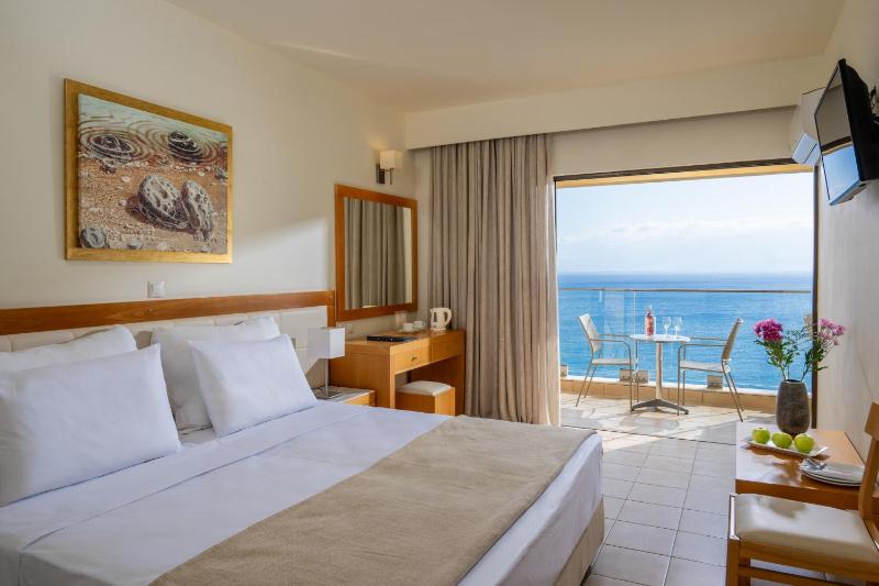 Double Room with Sea View image 1