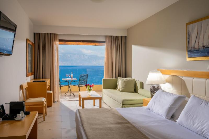 Deluxe Room with Sea View image 1