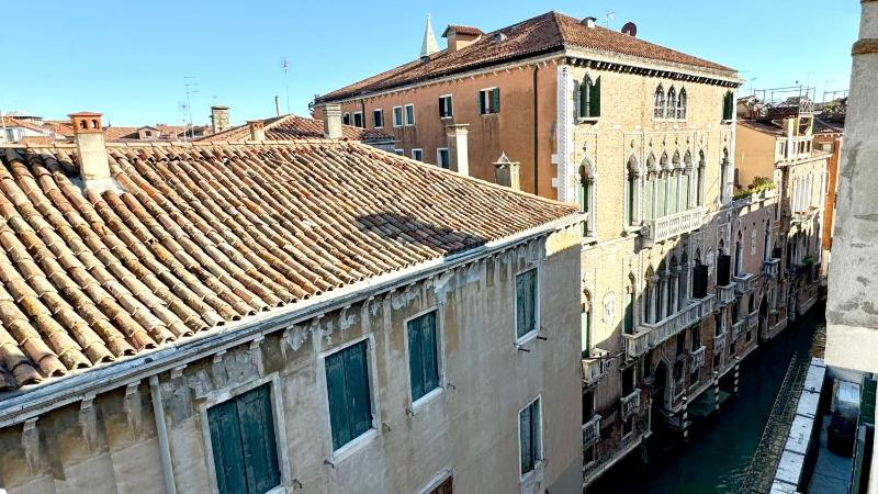 One-Bedroom Apartment with View image 3