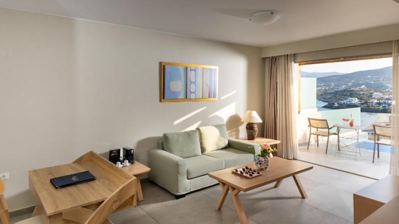 Suite with Side Sea View & Private Pool image 3