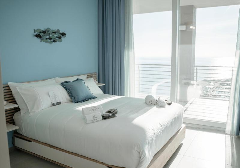 B&B Lilibeth Luxury Suites - Marina D'Arechi - image 1