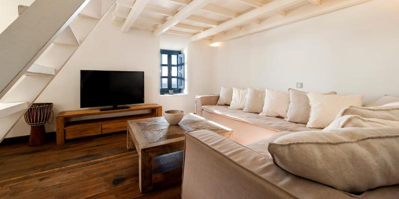 Loft Suite with access to Terrace with Shared Hot tub and Panoramic Caldera View image 4
