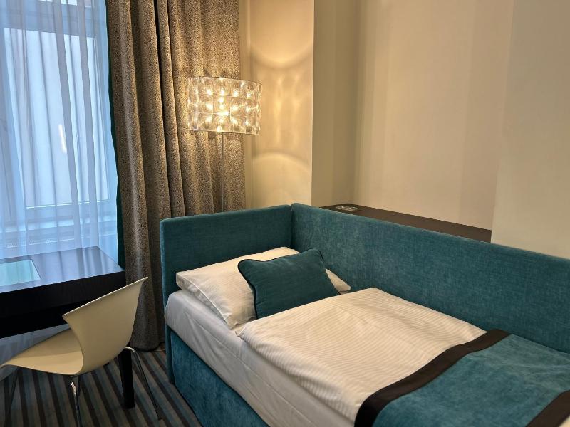 Superior Double or Twin Room image 4