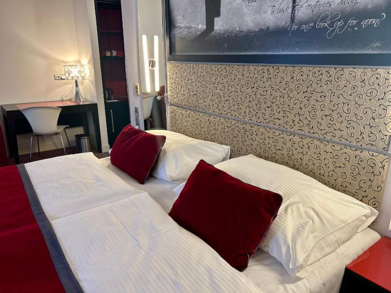 Red & Blue Design Hotel Prague - image 12