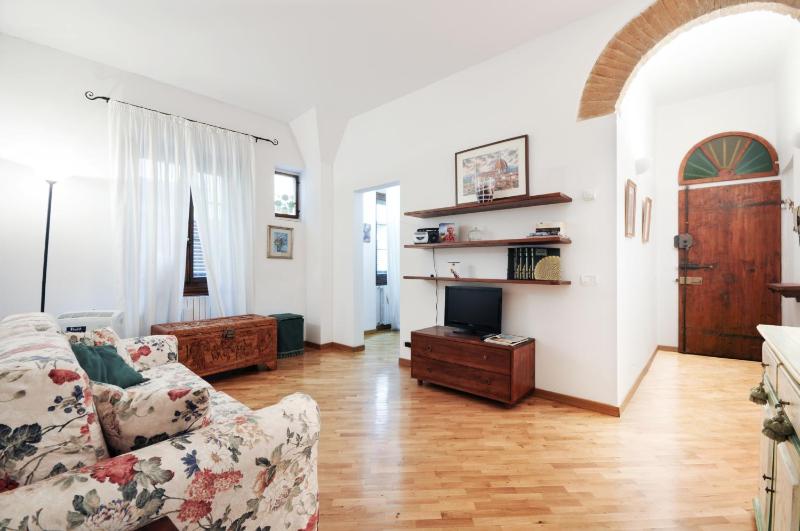 One-Bedroom Apartment image 4