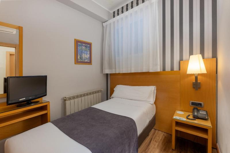 Single Room image 1