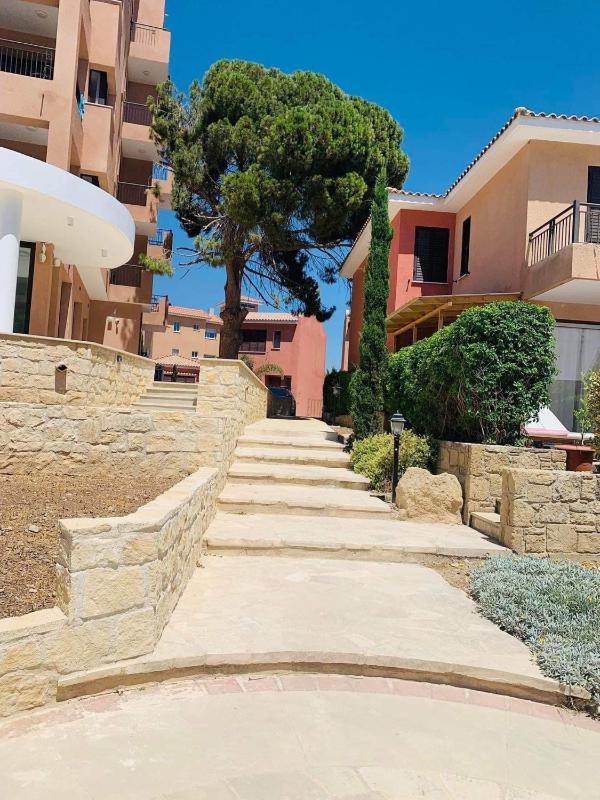 Aphrodite Gardens Modern Apartment - image 14