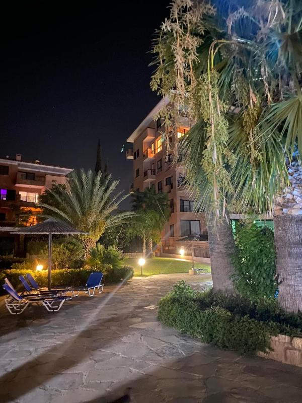 Aphrodite Gardens Modern Apartment - image 8