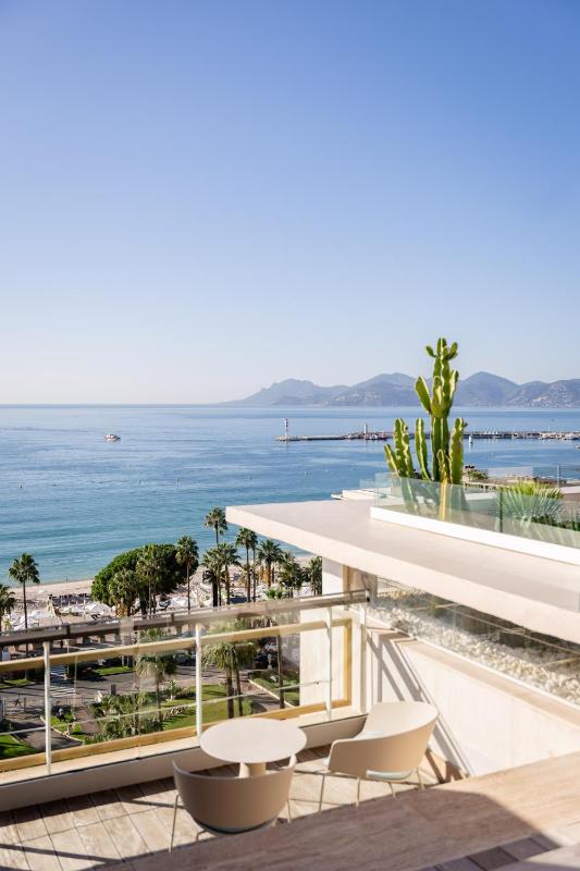 Panoramic Room with Terrace and Sea View image 2