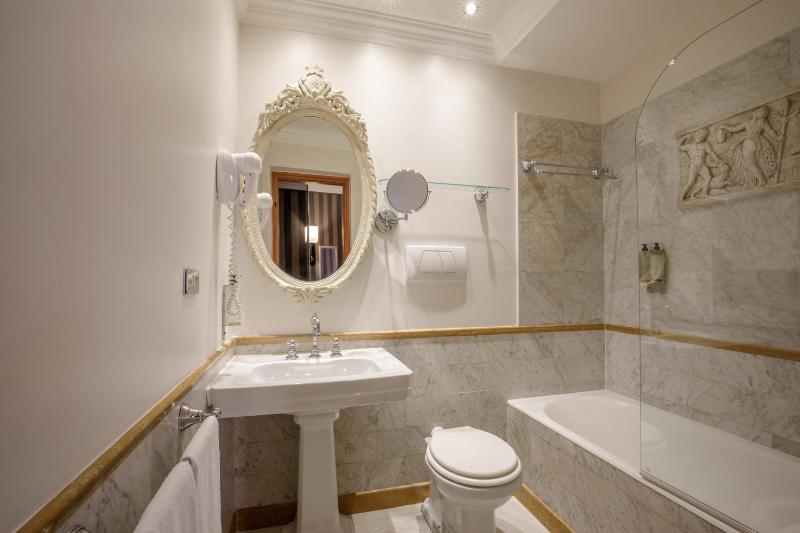 Standard Single Room image 3