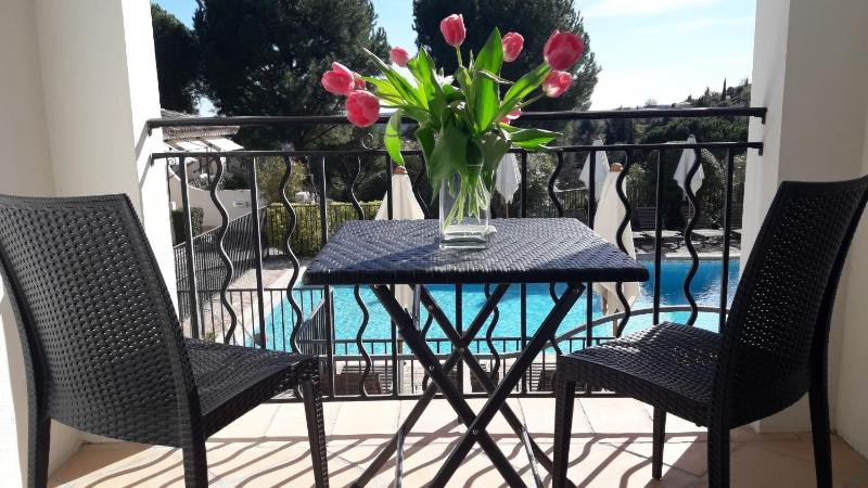 Deluxe Room Balcony Pool image 2