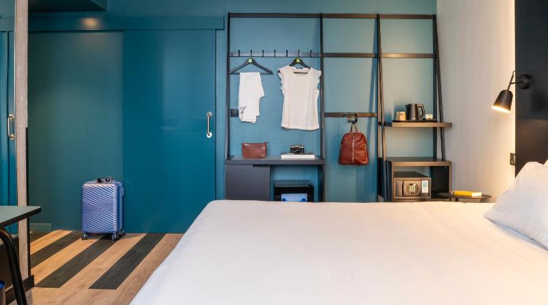 Standard Double Room image 2