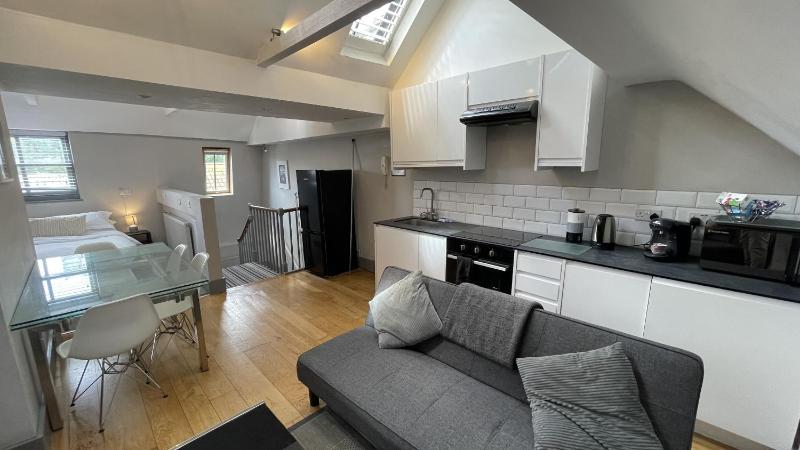 Stylish Loft Apartment - Sleeps 4 image 3