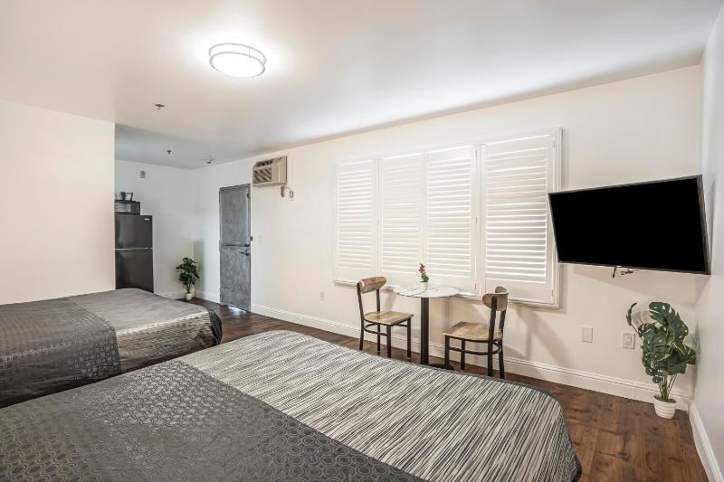 Double Room image 4