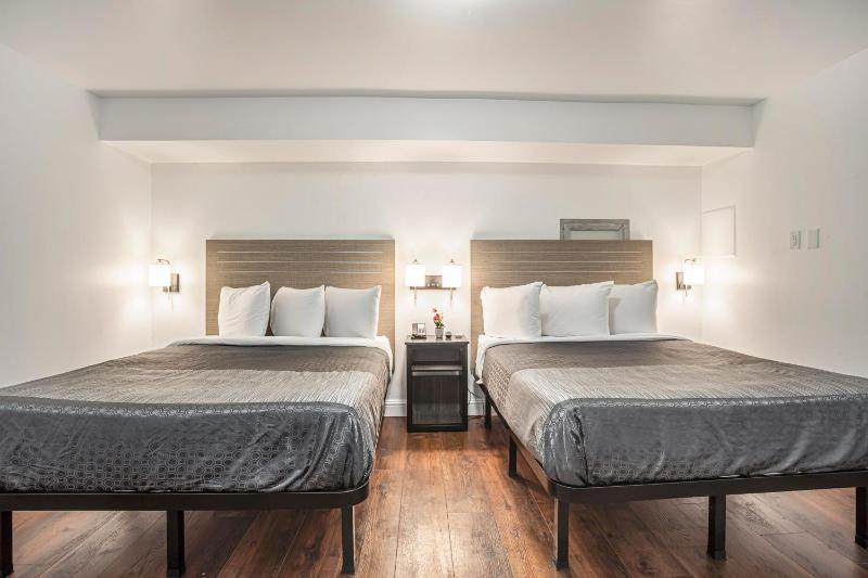 Double Room image 3