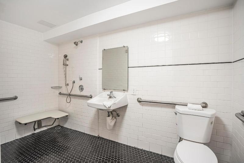Single Room - Disability Access image 2