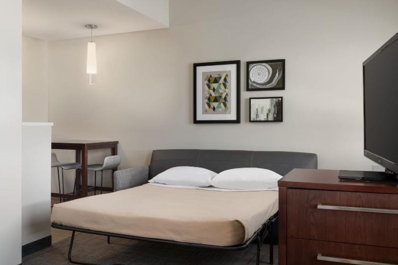 King Studio with Sofa Bed image 4