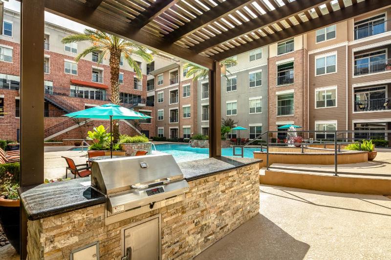 Gorgeous Furnished Apartments near Texas Medical Center & NRG Stadium - image 32